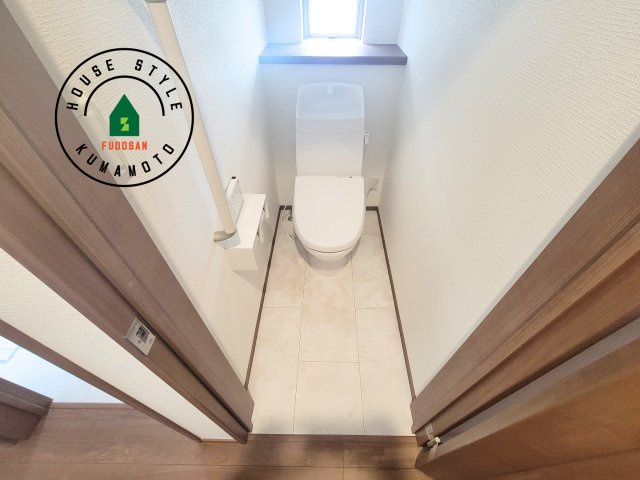 熊本市東区湖東3丁目第1-2棟（1号棟）のトイレ|温水洗浄便座を完備しております。2ヶ所にトイレがあるのは朝の慌ただしい時間も安心です。