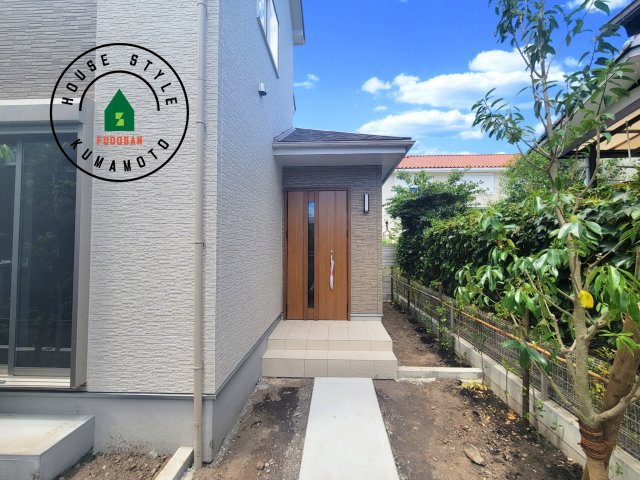 熊本市東区湖東3丁目第1-2棟（1号棟）の玄関|おでかけの時も帰った時も、「我が家」を最初に感じでもらえる素敵な空間に。