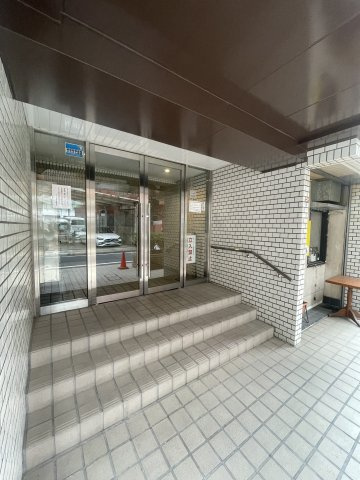 グローリオ初穂高田馬場のエントランス