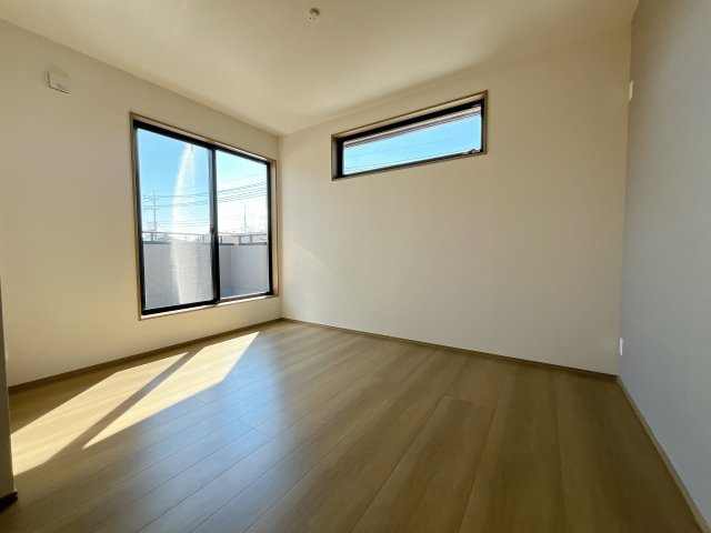 深谷市常盤町　新築戸建　全2棟　の洋室|２階居室は全室収納あり！たっぷりある収納活用でお部屋もキレイを保てます♪