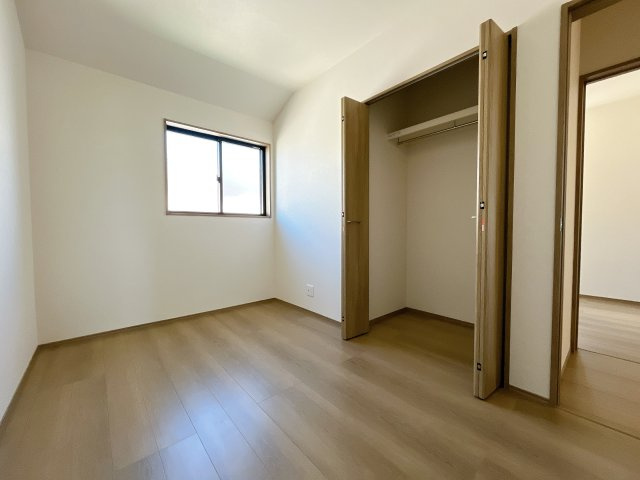 深谷市常盤町　新築戸建　全2棟　の洋室|２階居室は全室収納あり！たっぷりある収納活用でお部屋もキレイを保てます♪