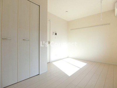 【内装】 | ホワイトローズⅡ | ６帖の洋室です。