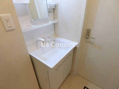 【洗面所】 | ホワイトローズⅡ | 朝の支度もスムーズな独立洗面台。