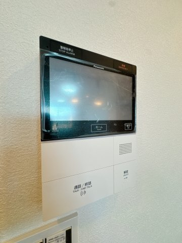 【防犯設備】 | アーバンパレスシエル福間☆仲介手数料無料☆ | モニター付きのインターホンを備えています♪訪問者の顔をしっかりチェックすることができますね。