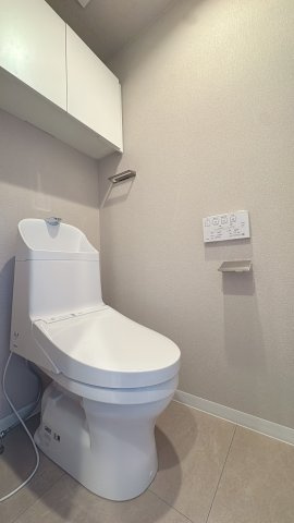 【トイレ】 | アーバンパレスシエル福間☆仲介手数料無料☆ | 手洗い一体型のトイレは節水効果があり、環境にもお財布にも優しい人気のタイプです。もちろんウォシュレット機能も完備しています。