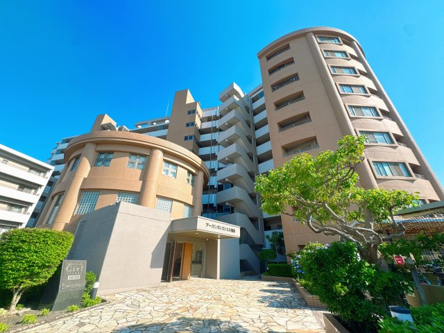 【外観】 | アーバンパレスシエル福間☆仲介手数料無料☆ | 居住者様の快適な暮らしを願い、配管から内装まで丁寧にリノベーション工事を行っております。ひとつひとつ厳選された素材で彩られる空間の完成を、ぜひご覧ください。