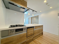 【キッチン】 | アーバンパレスシエル福間☆仲介手数料無料☆ | 機能性とデザイン性を両立させた、リノベーション物件ならではの素敵なキッチン。立ってみるとそれがよく分かります♪