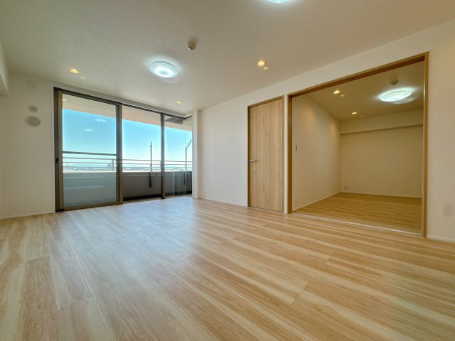 【居間・リビング】 | アーバンパレスシエル福間☆仲介手数料無料☆ | ゆっくり過ごしたり食事をしたり、日々の暮らしに彩りを添えてくれる、そんな楽しく豊かな空間になりそうです。