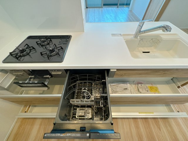 【キッチン】 | アーバンパレスシエル福間☆仲介手数料無料☆ | キッチンは食器洗浄乾燥機付きで機能的♪お洒落なキッチンに気分も上がります♪毎日使う場所だからこそ、こだわりたいですね。