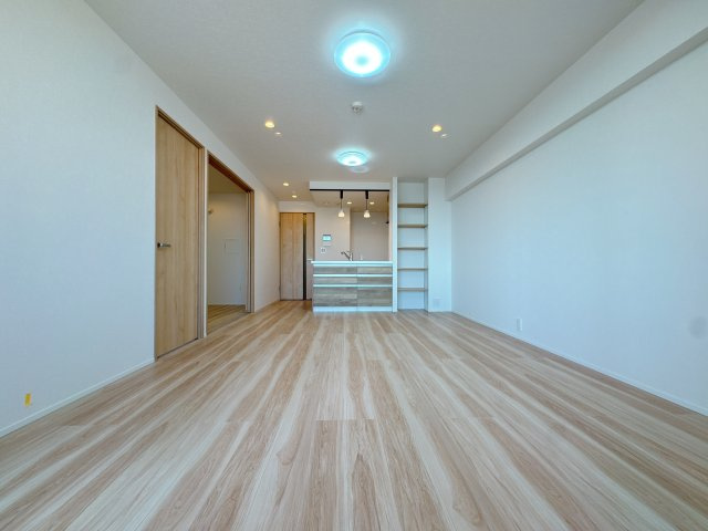 【居間・リビング】 | アーバンパレスシエル福間☆仲介手数料無料☆ | どんな家具を、どう配置するか。照明は？この一枚に好きなイメージをどうぞ描いてください。