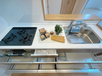 【キッチン】 | アーティックス大手町☆仲介手数料無料☆ | 季節の物は上段に、日々のお鍋は中段に、一番下にはストックを、引き出し式は便利です！