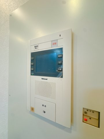 【防犯設備】 | アーティックス大手町☆仲介手数料無料☆ | モニター付きのインターホンを備えています♪訪問者の顔をしっかりチェックすることができますね。