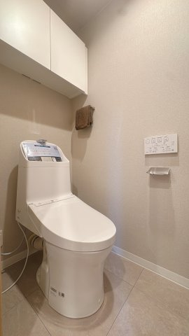 【トイレ】 | アーティックス大手町☆仲介手数料無料☆ | 手洗い一体型のトイレは節水効果があり、環境にもお財布にも優しい人気のタイプです。もちろんウォシュレット機能も完備しています。