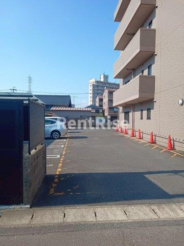 SUNSHINE　KONOMIYAの駐車場