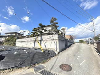 【前面道路含む現地写真】