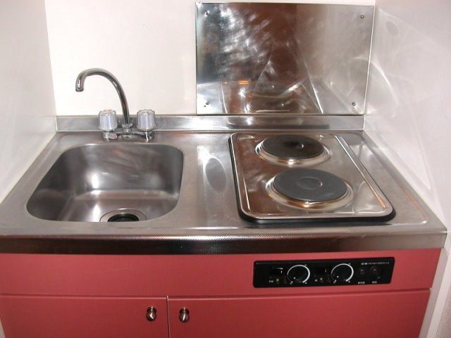 レオパレスハーモニーのキッチン|2口電気コンロ