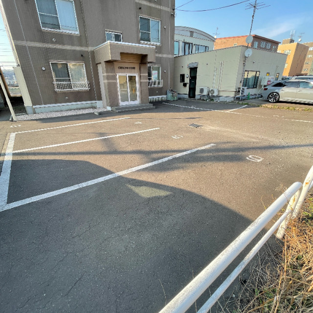 クレセントコートの駐車場