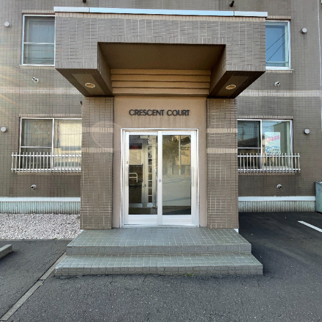 クレセントコートのエントランス