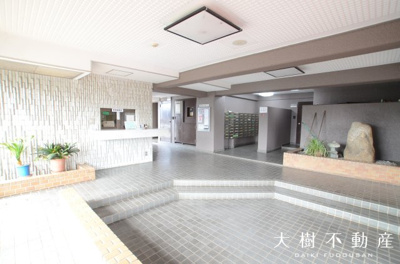 【エントランス】 | 海老名サンハイツ　2階　３LDK　リフォーム済み　 | 海老名市を中心に地域密着で営業♪不動産のことなら「大樹不動産」へ