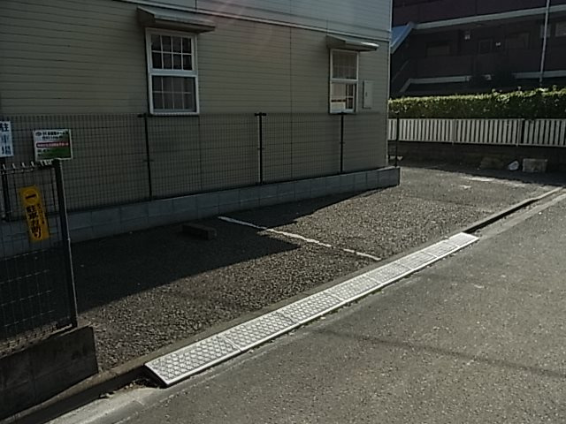 コスモコープの駐車場