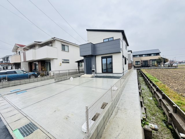 津島市第２神守町｜名古屋市の戸建ならホームアップの駐車場|並列2台駐車可能