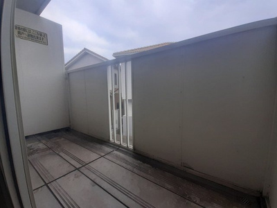 【バルコニー】 | エスポワールドミールＢ | 外からの目が気にならないバルコニーで洗濯物が干せます