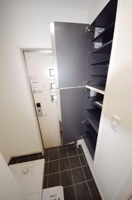 【玄関】 | ソリッド磯子参番館