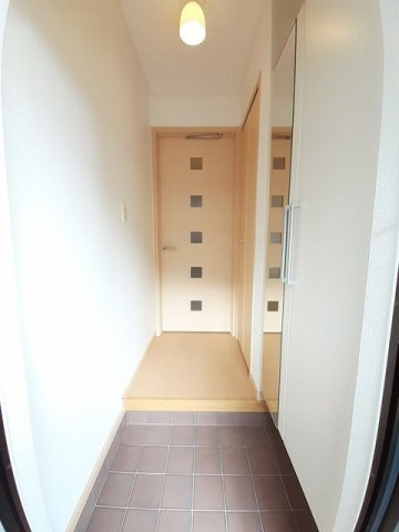 サンシャインオールウェイズＣの玄関|収納もある玄関です