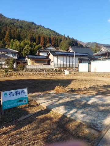 福知山市夜久野町土地の外観|南間口の広い、フラットな明る土地です。