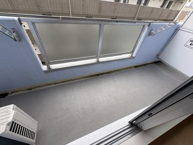 コルトーナ弐番館のバルコニー|洗濯干し付、低い位置に干せるので安心