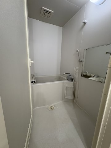 コルトーナ弐番館の浴室|今日を切り替える、静かなリセット空間。