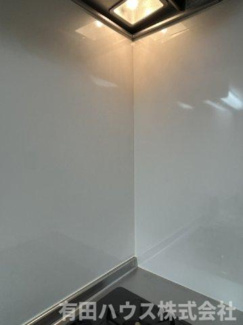 【キッチン】 | ドルフィンリバー | ガスコンロ廻りはお掃除が簡単なキッチンパネルが貼ってあるのでお掃除もサッと拭いて簡単です！