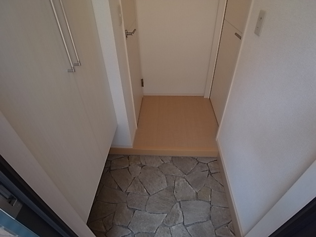 神戸市北区鈴蘭台東町３丁目のアパートの玄関|シューズボックス付き
