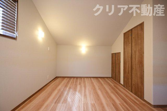 【子供部屋】 | スマート・ワン シティ 太田市龍舞町 | 子ども部屋にピッタリな2階の洋室です！