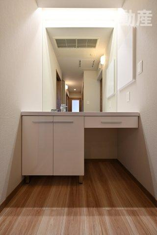 【独立洗面台】 | スマート・ワン シティ 太田市龍舞町 | ワイドタイプの洗面台は家族並んで身支度できる広さがあります！