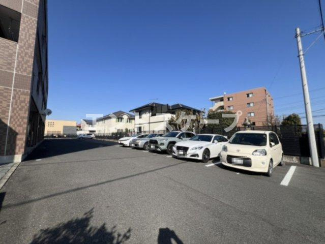 クローバービルの駐車場|高崎、前橋のお部屋探しはエンドスケープまで！お客様の理想お聞かせ下さい♪