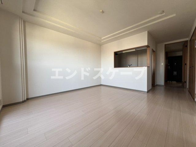 クローバービルの居間・リビング|高崎、前橋のお部屋探しはエンドスケープまで！お客様の理想お聞かせ下さい♪