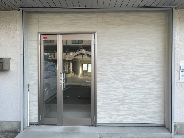 奥村マンションの玄関|現状優先です。