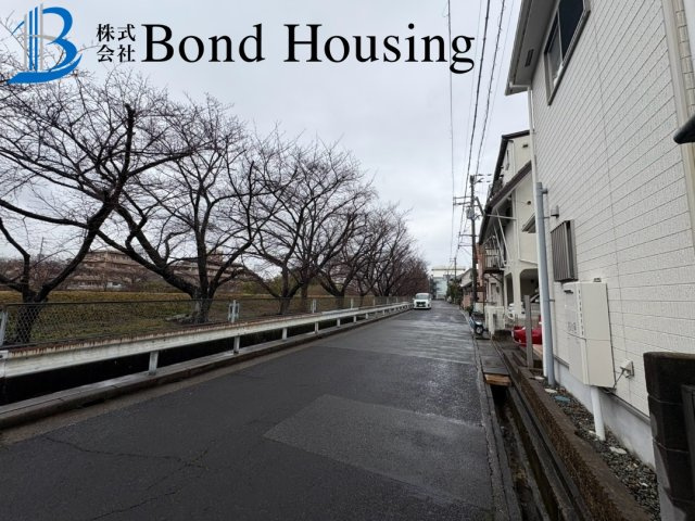 南別府4丁目　良質中古戸建　お車２台可　築15年の前面道路含む現地写真