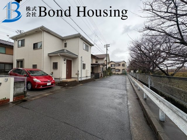 南別府4丁目　良質中古戸建　お車２台可　築15年の前面道路含む現地写真