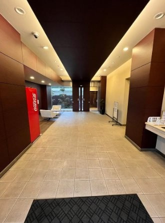 インプレストクロノスクエアのその他共用部分|エントランスホール
■物件内覧・資金計画相談・住宅ローン相談、リフォーム相談、お問合せ受付中■
※当日・翌日のご内覧、ご相談はお電話でのお問合せがスムーズです！