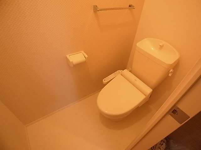 神戸市北区鈴蘭台北町２丁目のアパートのトイレ|ウォッシュレット付トイレ