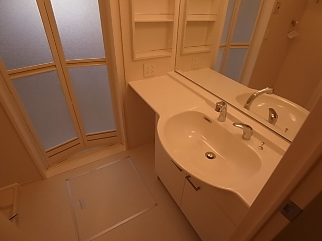 神戸市北区鈴蘭台北町２丁目のアパートの洗面所|洗面