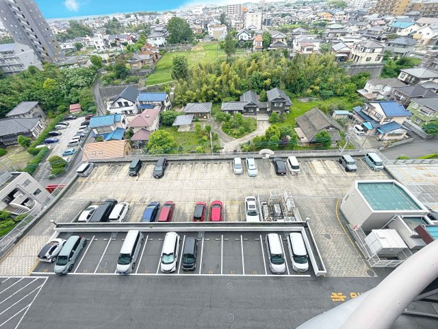 サンライフ取手A棟　中古マンションの駐車場|平面・自走式駐車場！敷地内と敷地外に駐車場があります！空き状況は管理会社への確認が必要です。