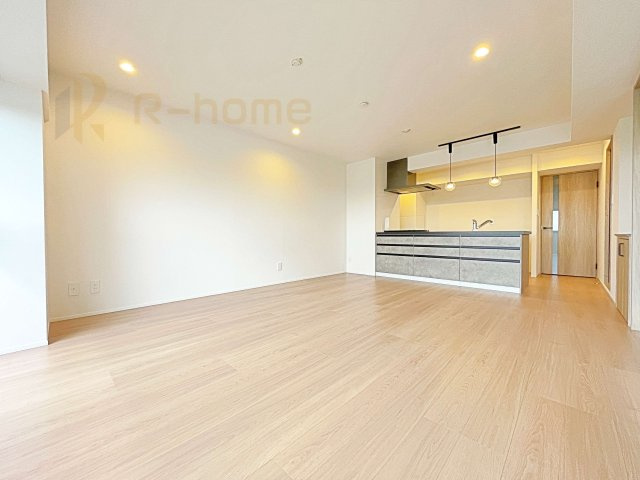 サンライフ取手A棟　中古マンションの居間・リビング|広々としたLDK♪充分な広さがあり、ご家族でインテリアのレイアウトを考えるのも楽しみですね！