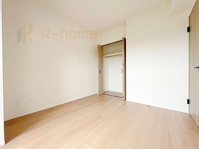 サンライフ取手A棟　中古マンションの洋室|どんな部屋家具も合わせやすいシンプルな洋室！
全居室収納付きで居住空間スッキリ♪