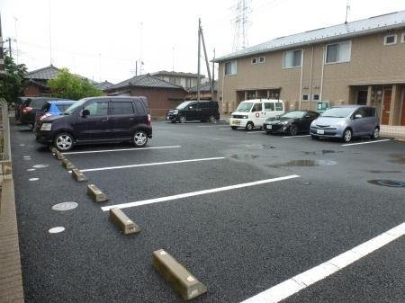 コートエストＢ棟の駐車場