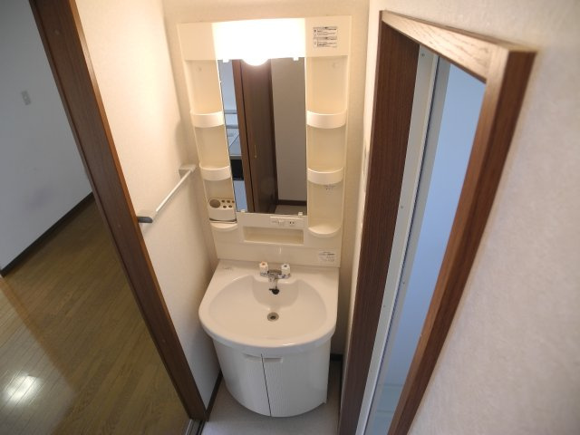 リバレインヒルズ城見の洗面所|※室内画像は別号室のもの