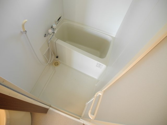 リバレインヒルズ城見の浴室|※室内画像は別号室のもの