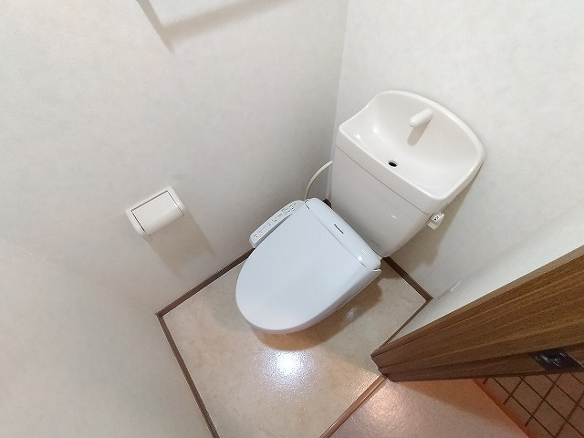 神戸市兵庫区大開通３丁目の賃貸マンションのトイレ|ウォシュレット付